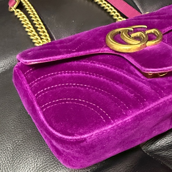 GUCCI Purple-Pinkish Velvet Gold Chain Shoulder/Crossbody Bag - Picture 6 of 16